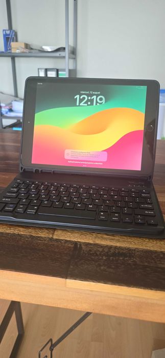 Tableta Apple iPad 10.2" 7th Gen 32GB Wi-Fi+Cellular