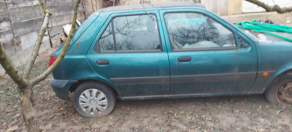 Piese ford fiesta 2001 ,4 uși ,benzină motor 1,3