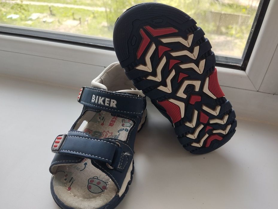 Сандалии 4 пары .   .