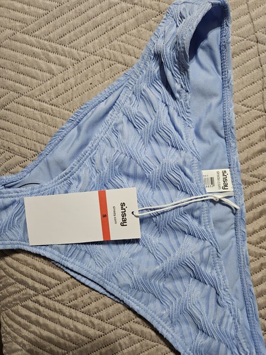Costum de baie, nou cu eticheta