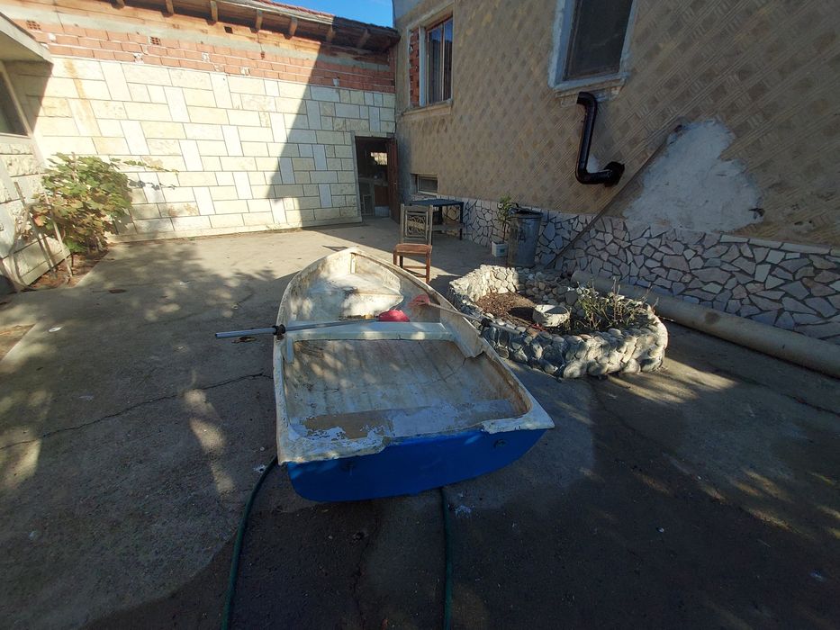 Продавам пластик лотка