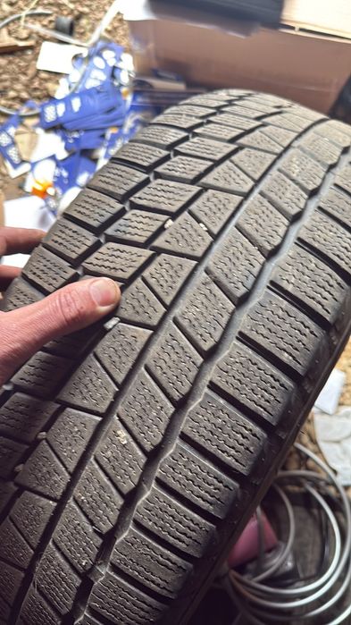 Продам резину с дисками  215-60-R16