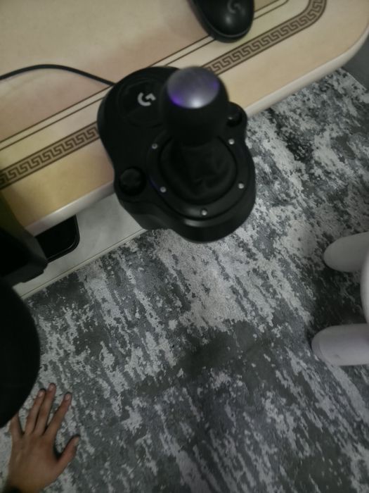 Volan Logitech G29 PC / PS4 / PS5 + Schimbător de viteze Logitech Shifter