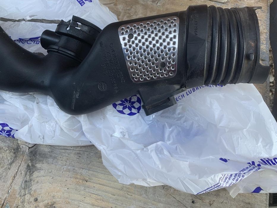 Продавам въздуховод / лястовица за 280/300/320CDI Mercedes