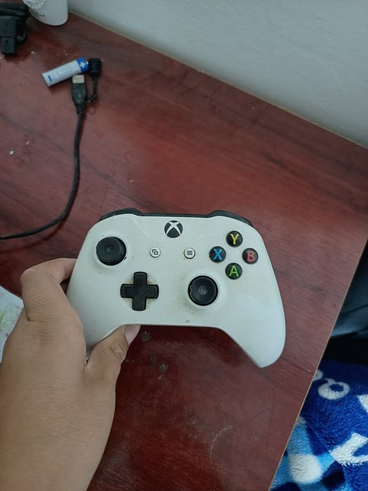Vând volan+pedale+Xbox+maneta  PRETUL ESTE NEGOCIABIL