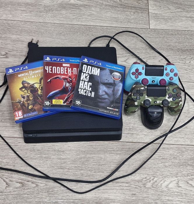 Продам Sony PlayStation 4 Slim + 2 геймпада + Зарядка + FC26 + 400 иг