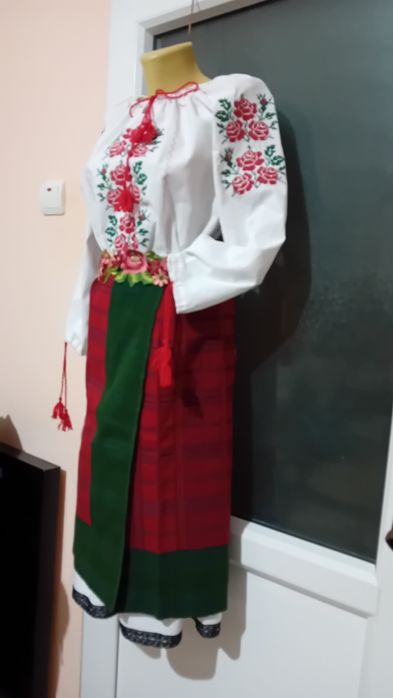 Costum popular pentru fete