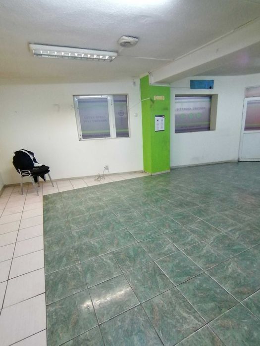 Inchiriez spatiu conercial.