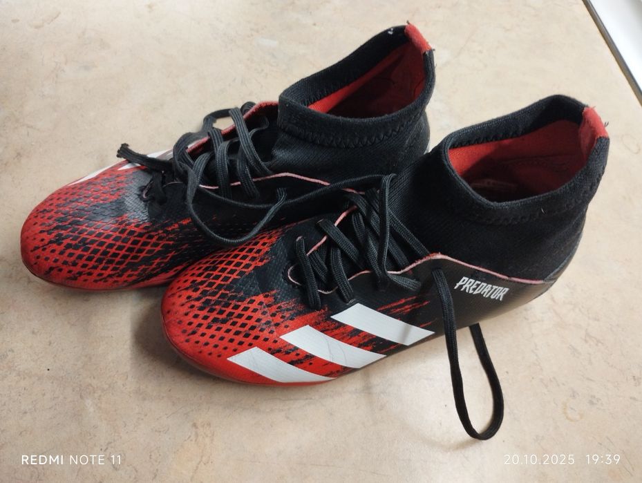 Футболни Бутонки Adidas Predator