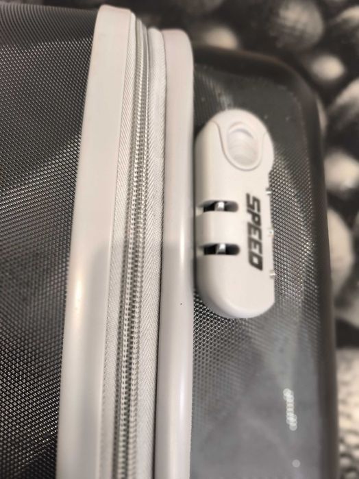 Продам дорожные чемоданы с Дубая.