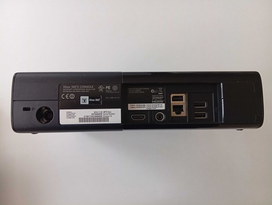 Конзола Xbox 360 E 500GB+Кутия+Оригинален Контролер+Kinect V2+2 Игри