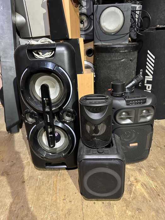 Vând diferite boxe portabile