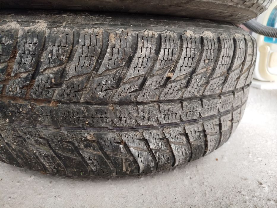 4бр.Зимни гуми 235 65 17 Nokian suv