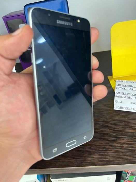Продам смартфон samsung j7