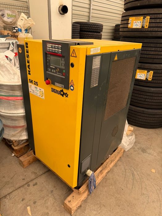 Vând compresor KAESER SK25