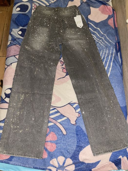 Дънки с камъни чисто нови