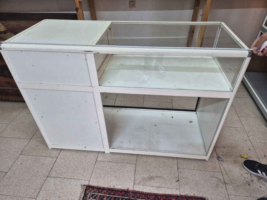 Продавам витрини