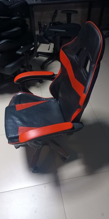 Продам компьютерное игровое кресло