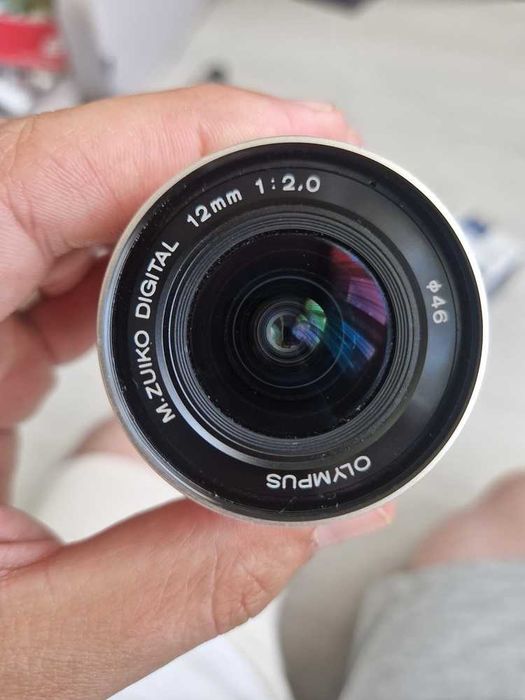Obiectiv Olympus 12mm f/2.0 MFT – Argintiu, stare bună + filtru Black Diffusion 1/8 (Bonus)