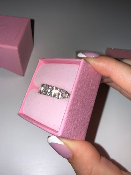 Чисто нов пръстен SWAROVSKI