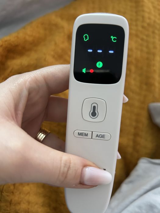 Termometru de frunte