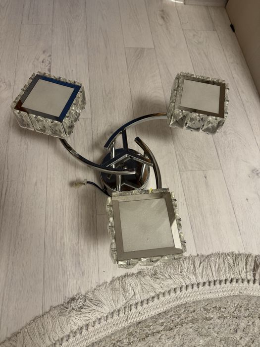 Продам люстру в отличном состоянии