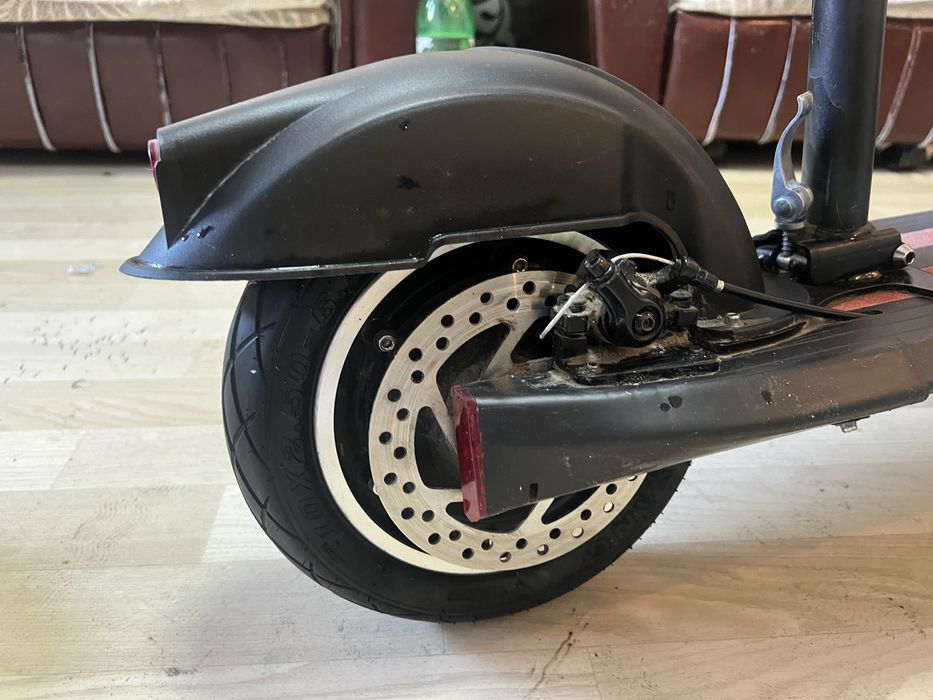 Срочно продам электросамокат