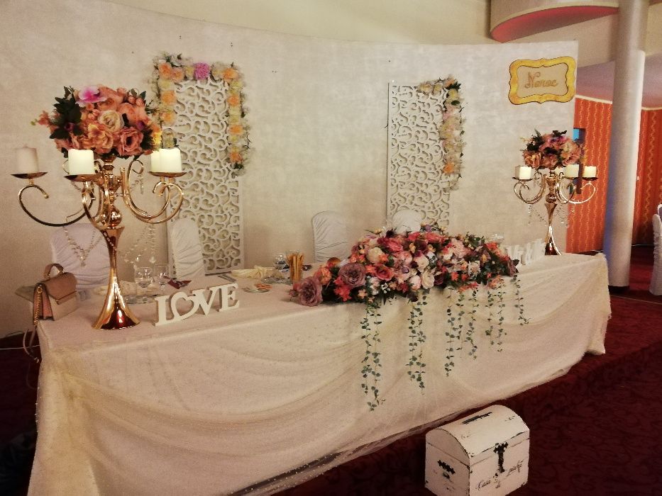 Corturi de inchiriat