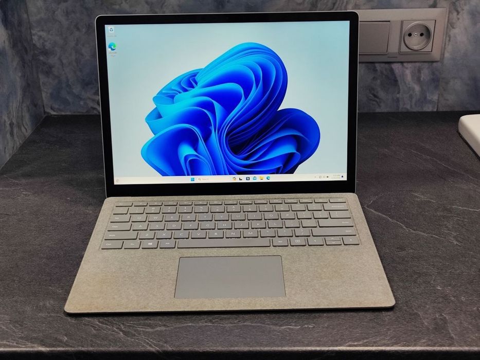 Microsoft Surface Laptop 2 Сенсорный