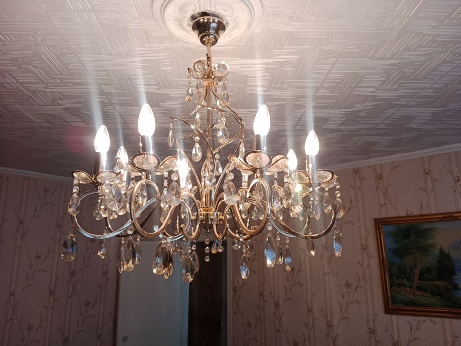 Люстра большая . Под золото .