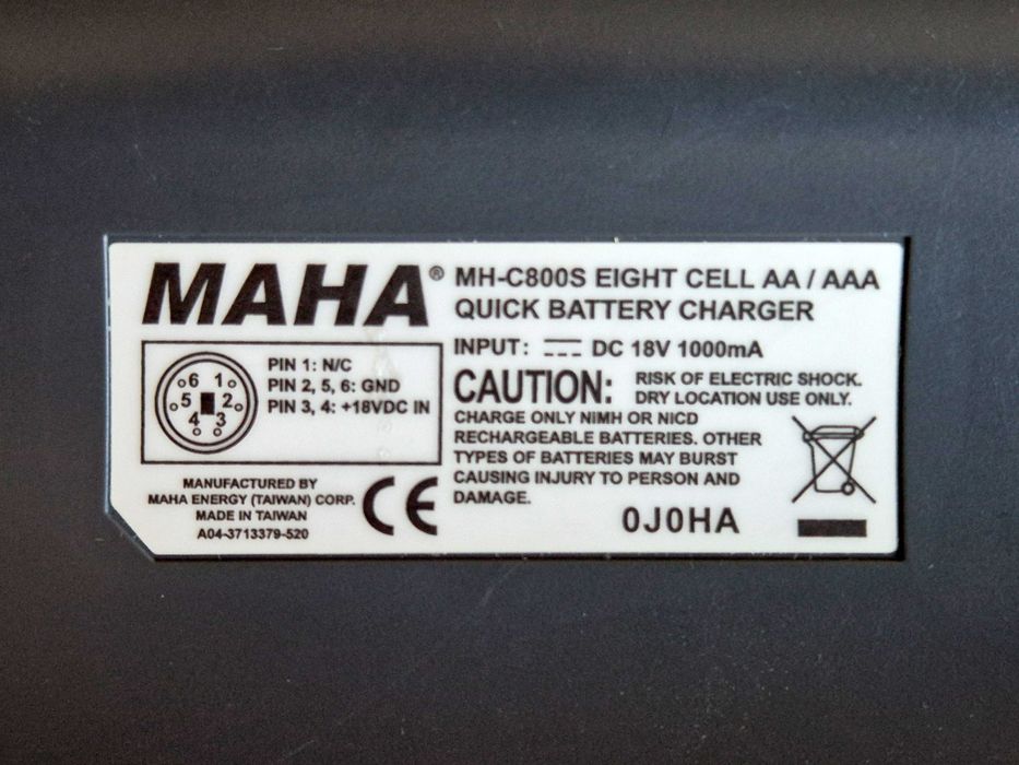 Incărcător pentru 8 acumulatori AA/AAA Powerex Maha MH-C800S