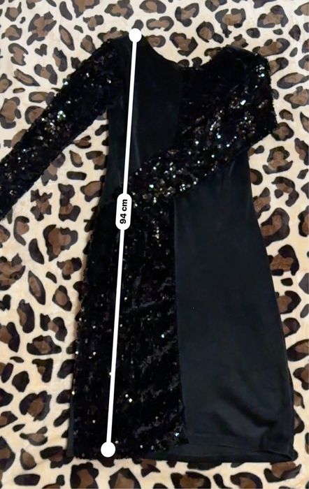 Rochie neagra.