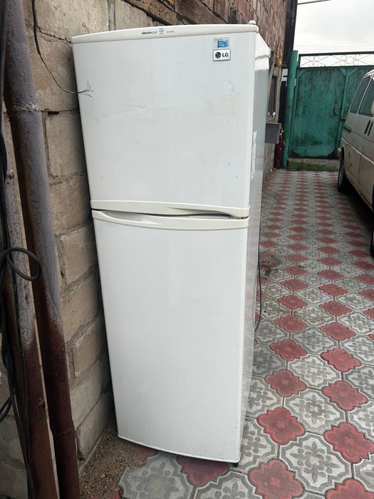 Продам Холодильник LG