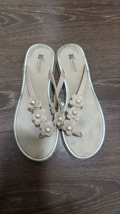 Продам летнюю обувь 38р