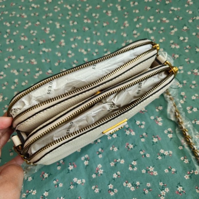 Дамска чанта Guess