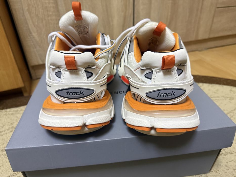 balenciaga track