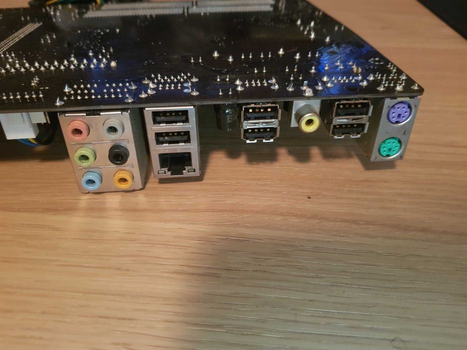 Комплект процесор Intel Core 2 Quad, дъно и рам