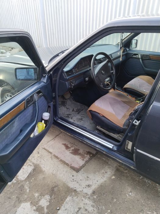 Продам Мерседес 124 300 е