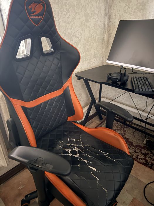 Игровое кресло Cougar в нормальном состоянии!!