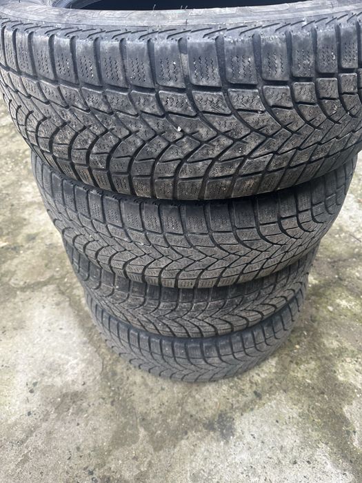 Зимни гуми Dayton 215/60/16