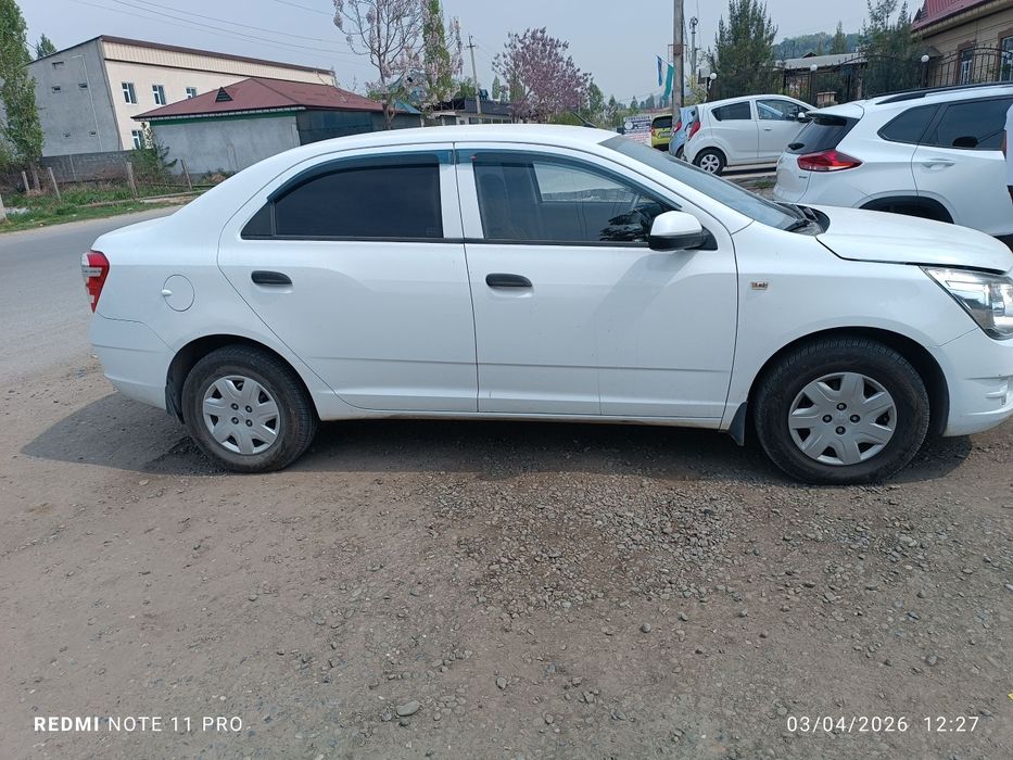 Mashina soz holatda yangi balon kraskasi toza