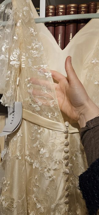 Rochie mireasă crem nouă