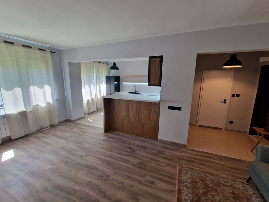 Дава се под наем Двустаен апартамент в София, Гоце Делчев - 60 кв.м за 698.7 € - Снимка #1