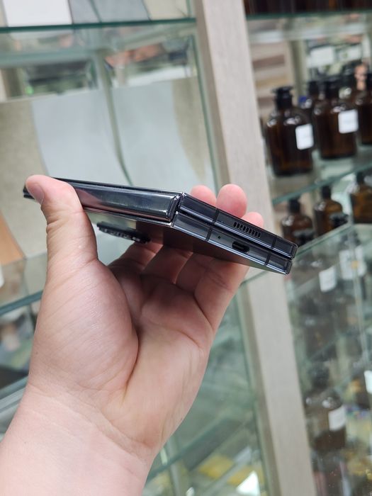 Samsung Z Fold5 xotirasi 12/256Gb