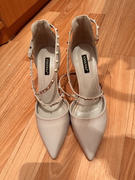 1 рет киілген аяқ-киімдер