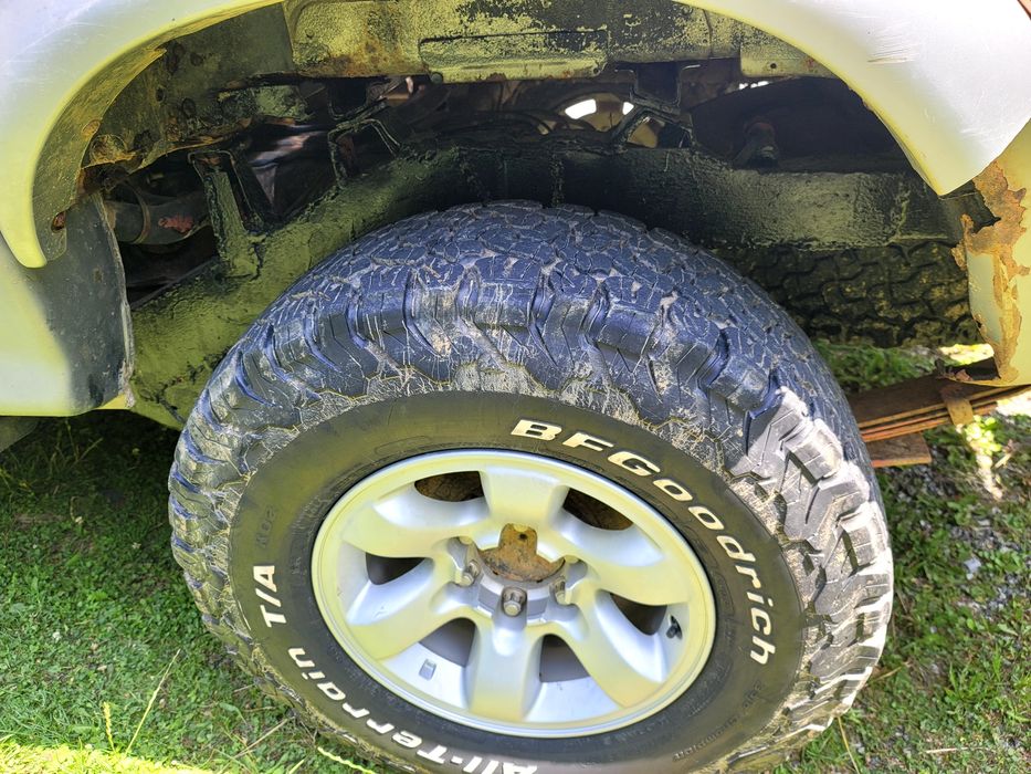 Vând sau dezmembrez Mitsubishi l200