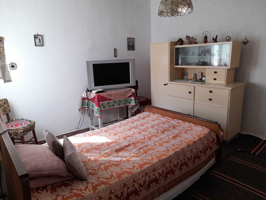 Продажба на къща в село Бръшляница