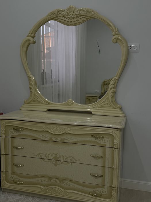 Кровать с тумбочками