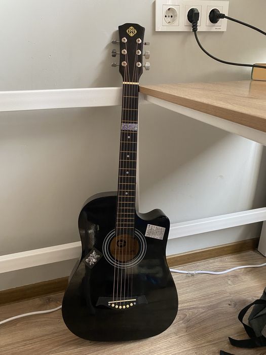 Продаю гитару в хорошем состояний