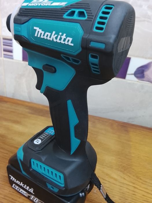 Autofiletanta impact Makita DTD171  cu o baterie de 6a Nou